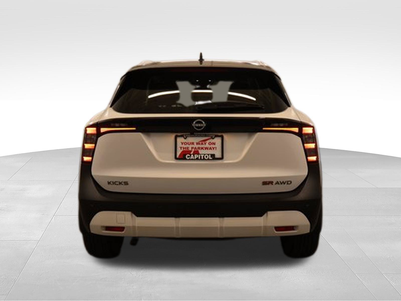 Certified 2025 Nissan Kicks SR AWD/4WD image 3