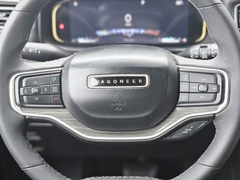 Used 2024 Jeep Wagoneer L Series II w/ Flexible Seating Group RWD image 16