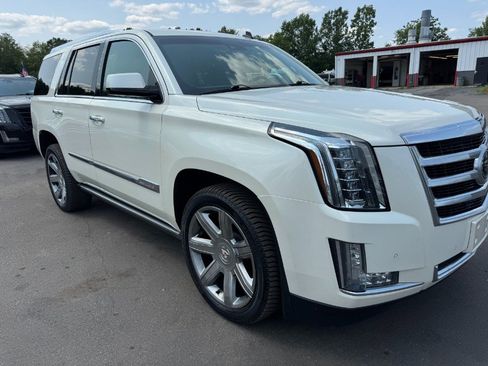 Used 2015 Cadillac Escalade Premium AWD/4WD image 12