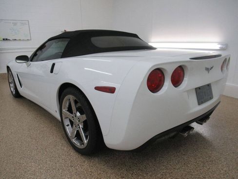 Used 2006 Chevrolet Corvette Convertible w/ Preferred Equipment Group RWD image 3