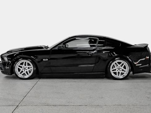 Used 2013 Ford Mustang GT Premium w/ Electronics Pkg RWD image 9