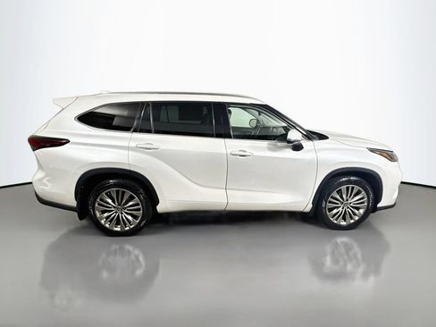 Used 2022 Toyota Highlander Platinum AWD/4WD image 8