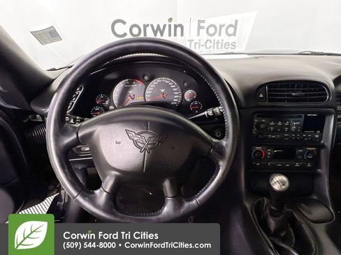 Used 2004 Chevrolet Corvette Convertible w/ Preferred Equipment Group RWD image 7