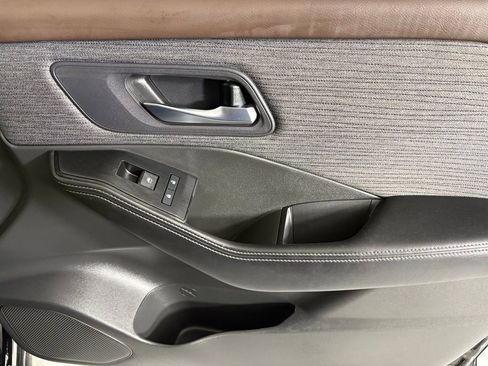 Used 2023 Nissan Rogue SV image 12