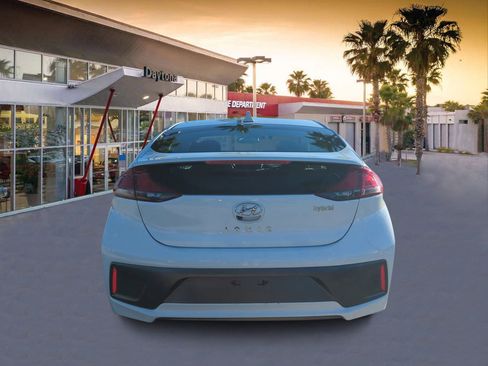 Used 2022 Hyundai Ioniq SE image 4