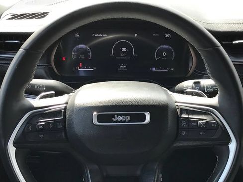 Used 2023 Jeep Grand Cherokee Limited AWD/4WD image 8