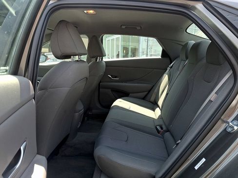 Used 2025 Hyundai Elantra SE FWD image 10