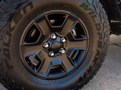 Used 2022 Jeep Gladiator Overland AWD/4WD image 13
