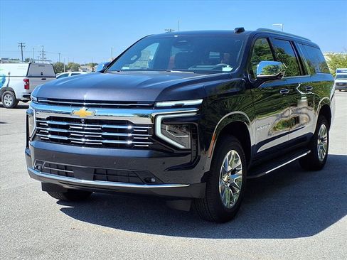 New 2026 Chevrolet Suburban Premier image 2
