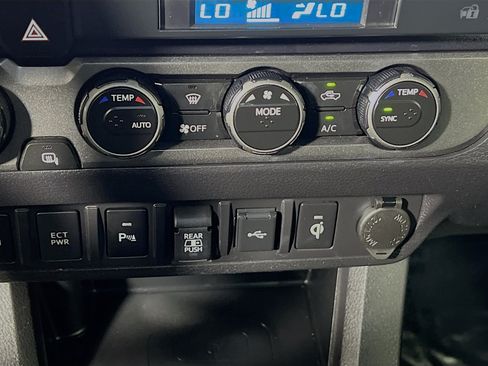 Used 2022 Toyota Tacoma TRD Sport w/ Technology Package AWD/4WD image 26