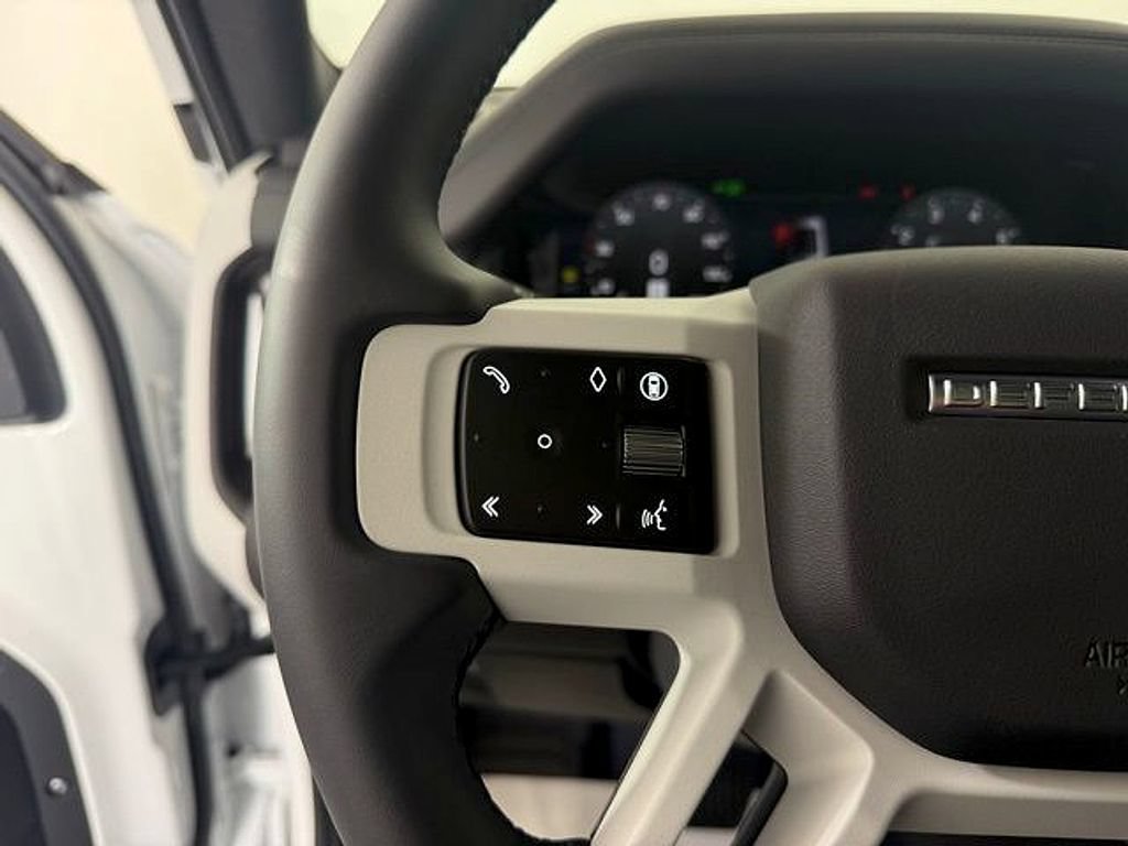 New 2025 Land Rover Defender 130 X-Dynamic SE AWD/4WD image 37
