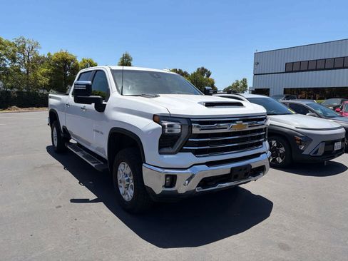 Used 2024 Chevrolet Silverado 2500 LTZ AWD/4WD image 2