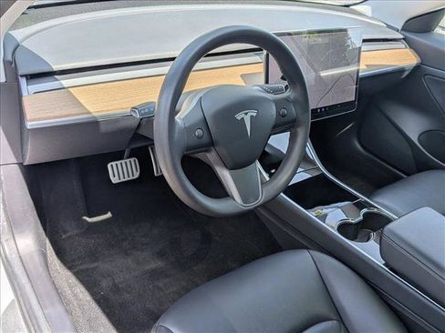 Used 2020 Tesla Model 3 Standard Range Plus RWD image 10