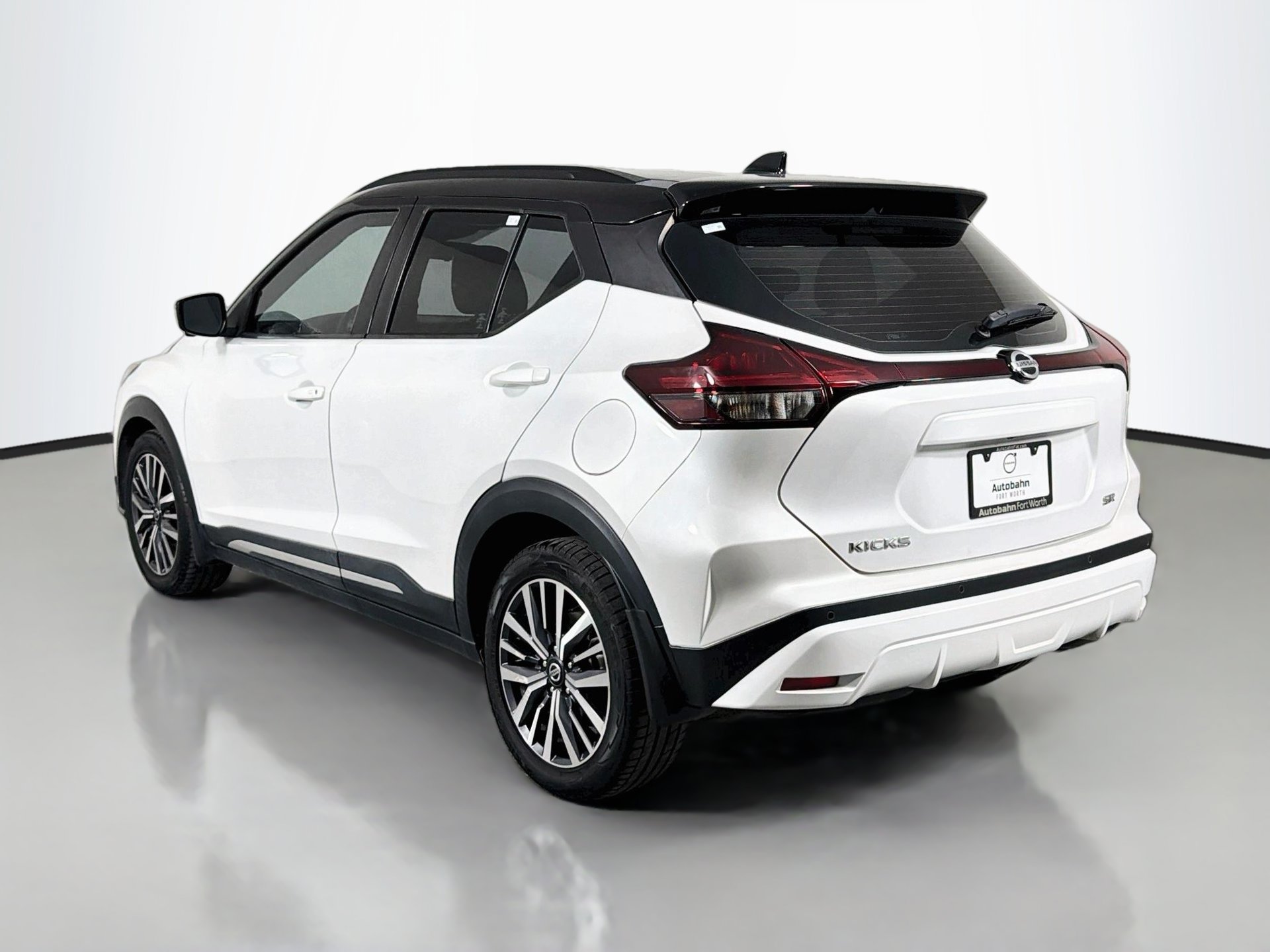 Used 2021 Nissan Kicks SR w/ SR Premium Package FWD image 8