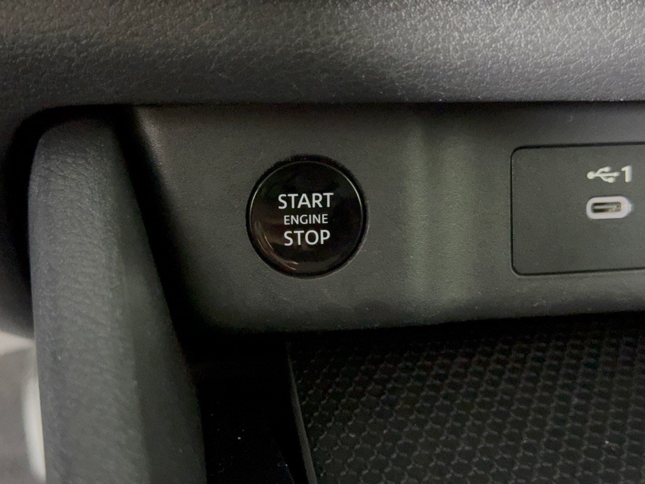 Used 2024 Nissan Rogue S AWD/4WD image 20