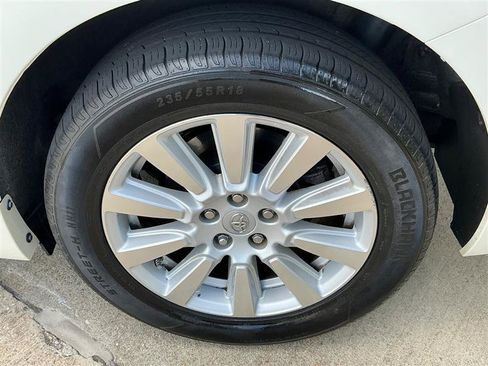 Used 2017 Toyota Sienna XLE Premium AWD/4WD image 25