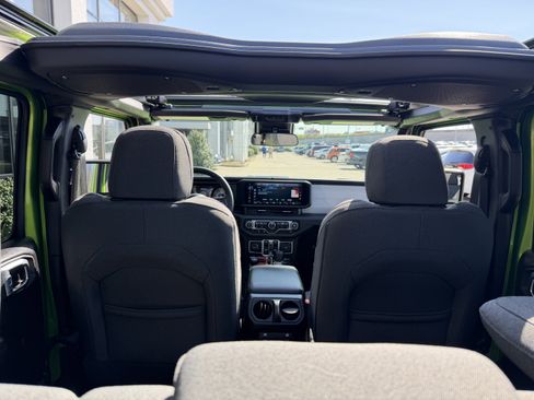 Used 2025 Jeep Wrangler Willys image 11