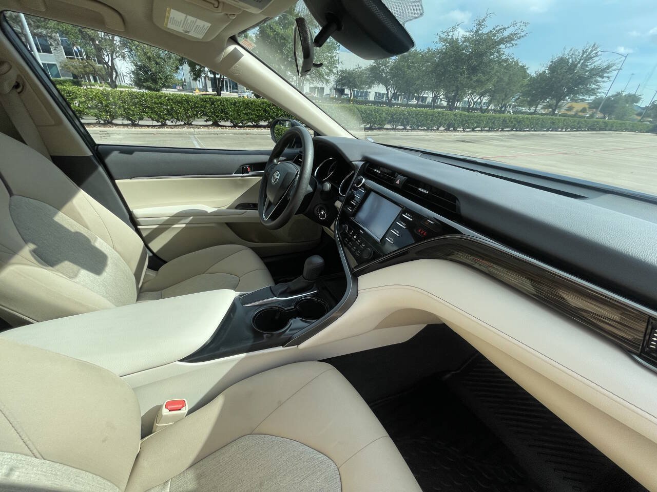 Used 2020 Toyota Camry LE FWD image 22