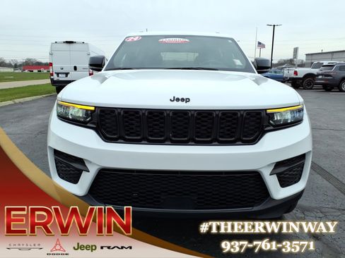 Certified 2024 Jeep Grand Cherokee Altitude image 2