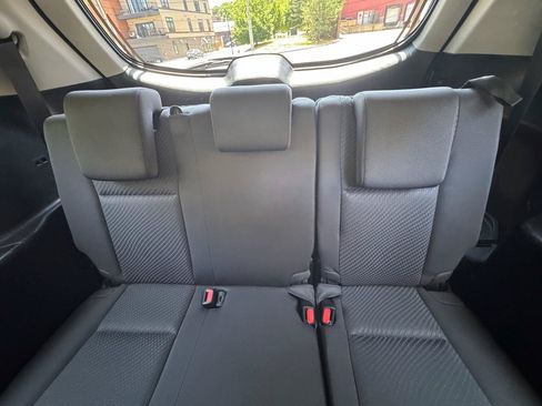 Used 2019 Toyota Highlander LE AWD/4WD image 14