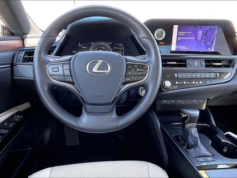 Used 2025 Lexus ES 300h w/ Premium Package image 6