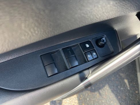 Used 2023 Toyota Corolla Cross XLE image 8