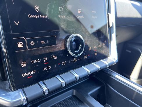 Used 2025 GMC Acadia Elevation image 11