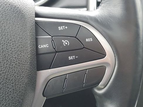 Used 2018 Jeep Grand Cherokee Overland image 26