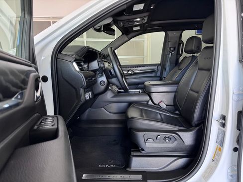 Used 2023 GMC Yukon XL Denali AWD/4WD image 14