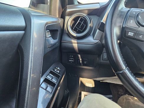 Used 2017 Toyota RAV4 SE AWD/4WD image 11
