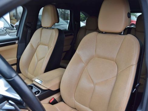 Used 2016 Porsche Cayenne image 21