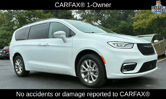Used 2022 Chrysler Pacifica Touring-L AWD/4WD image 3