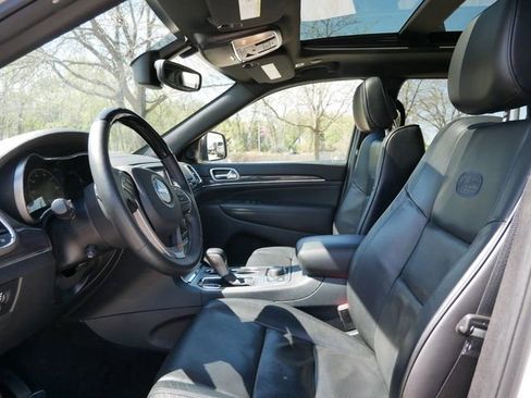 Used 2018 Jeep Grand Cherokee Overland AWD/4WD image 8