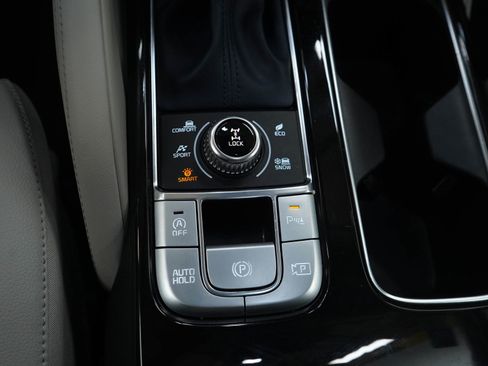 Used 2025 Kia Telluride SX w/ SX Captain's Chair Package image 27