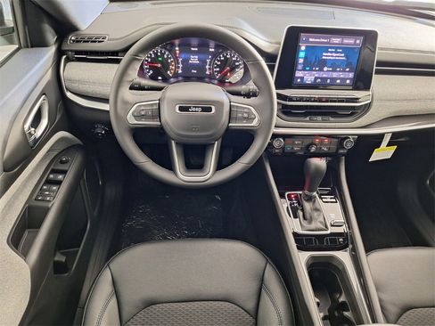 New 2026 Jeep Compass Latitude image 12