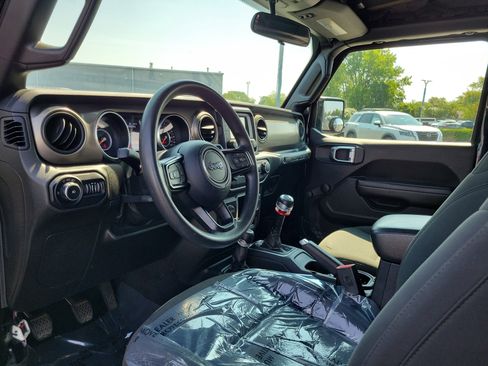 Used 2019 Jeep Wrangler Sport image 14