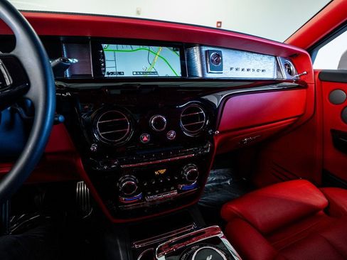 Used 2022 Rolls-Royce Phantom Sedan image 48