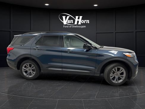 Used 2023 Ford Explorer XLT w/ Equipment Group 202A AWD/4WD image 8