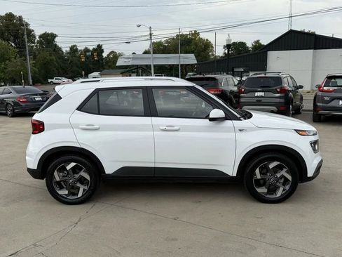 Used 2021 Hyundai Venue SEL w/ Premium Package image 8