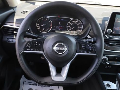 Used 2025 Nissan Altima 2.5 SV FWD image 21