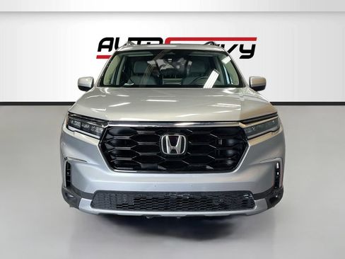 Used 2024 Honda Pilot Touring image 2