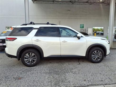 Certified 2024 Nissan Pathfinder SV image 25