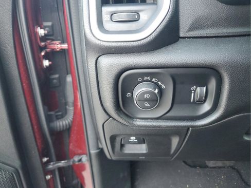 Used 2020 RAM 1500 Big Horn AWD/4WD image 25