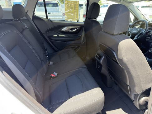 Used 2024 GMC Terrain SLE FWD image 12