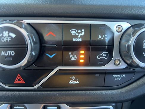 Used 2025 Jeep Wrangler Unlimited Sahara AWD/4WD image 61