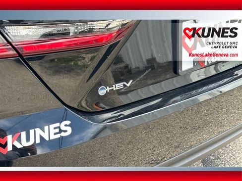 Used 2025 Toyota Camry LE FWD image 8