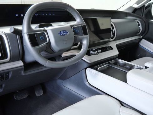 Certified 2025 Ford Expedition Active AWD/4WD image 3
