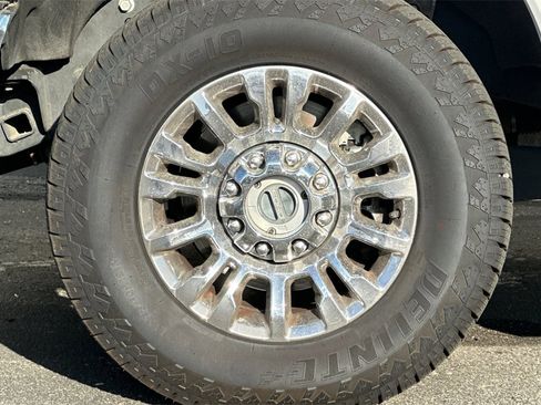 Used 2020 Ford F350 Lariat w/ Chrome Package image 25