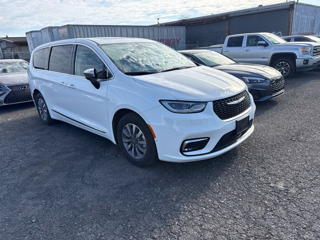 Used 2023 Chrysler Pacifica Limited FWD image 13