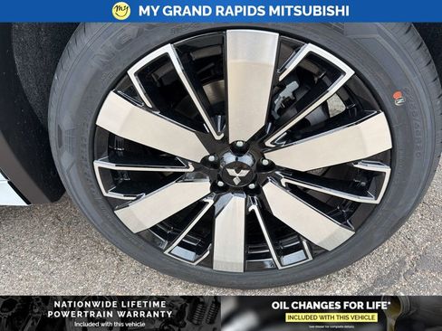 New 2026 Mitsubishi Outlander SEL image 9